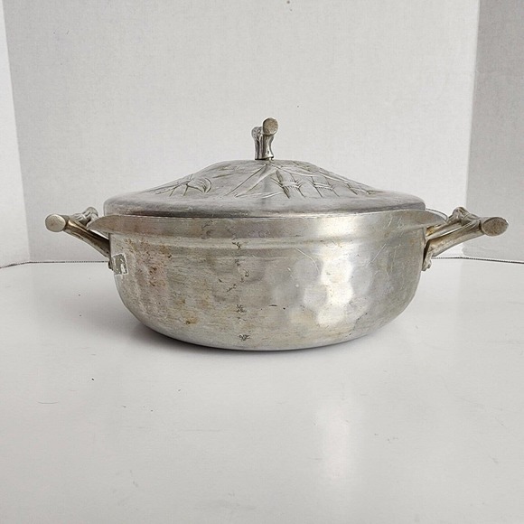 Everlast Forged Aluminum Hammered Bali Bamboo Casserole Large 1.5 qt Servewear - Picture 2 of 13